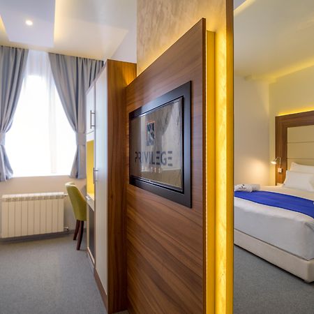 Privilege Suites By Central Park Belgrade Luaran gambar