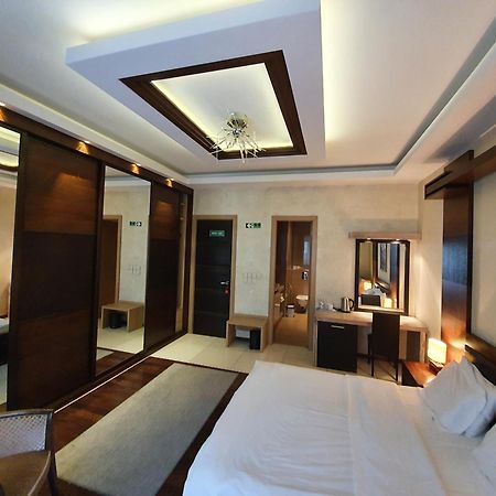Privilege Suites By Central Park Belgrade Luaran gambar