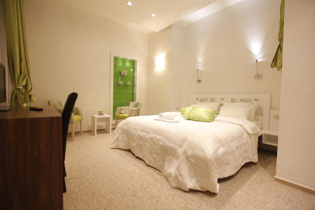 Privilege Suites By Central Park Belgrade Bilik gambar