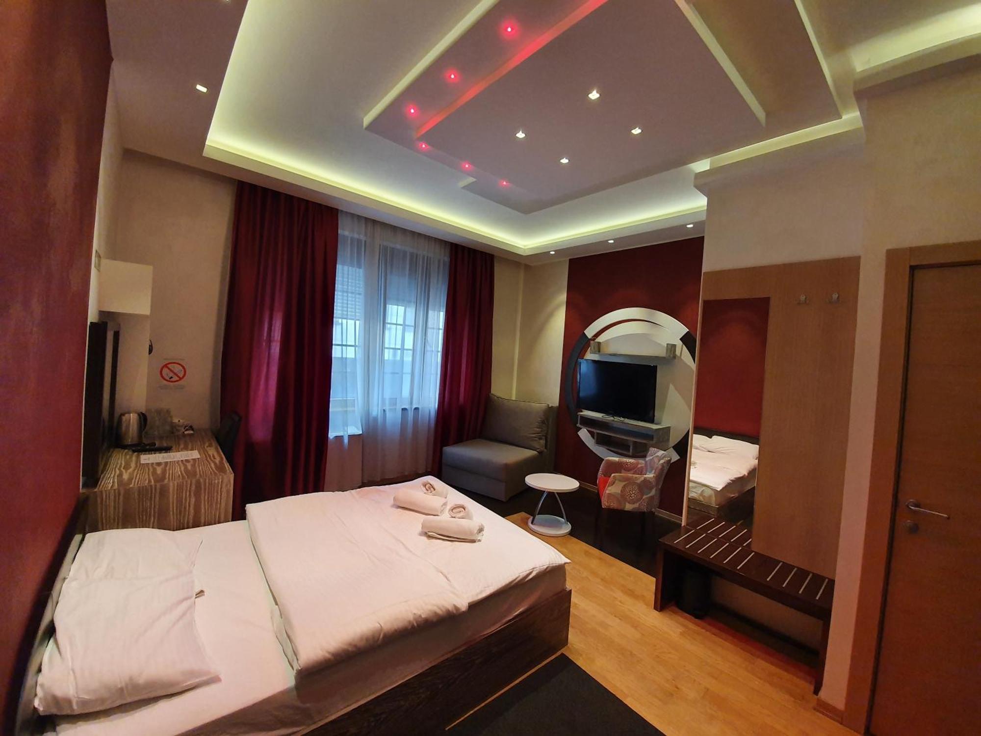 Privilege Suites By Central Park Belgrade Bilik gambar