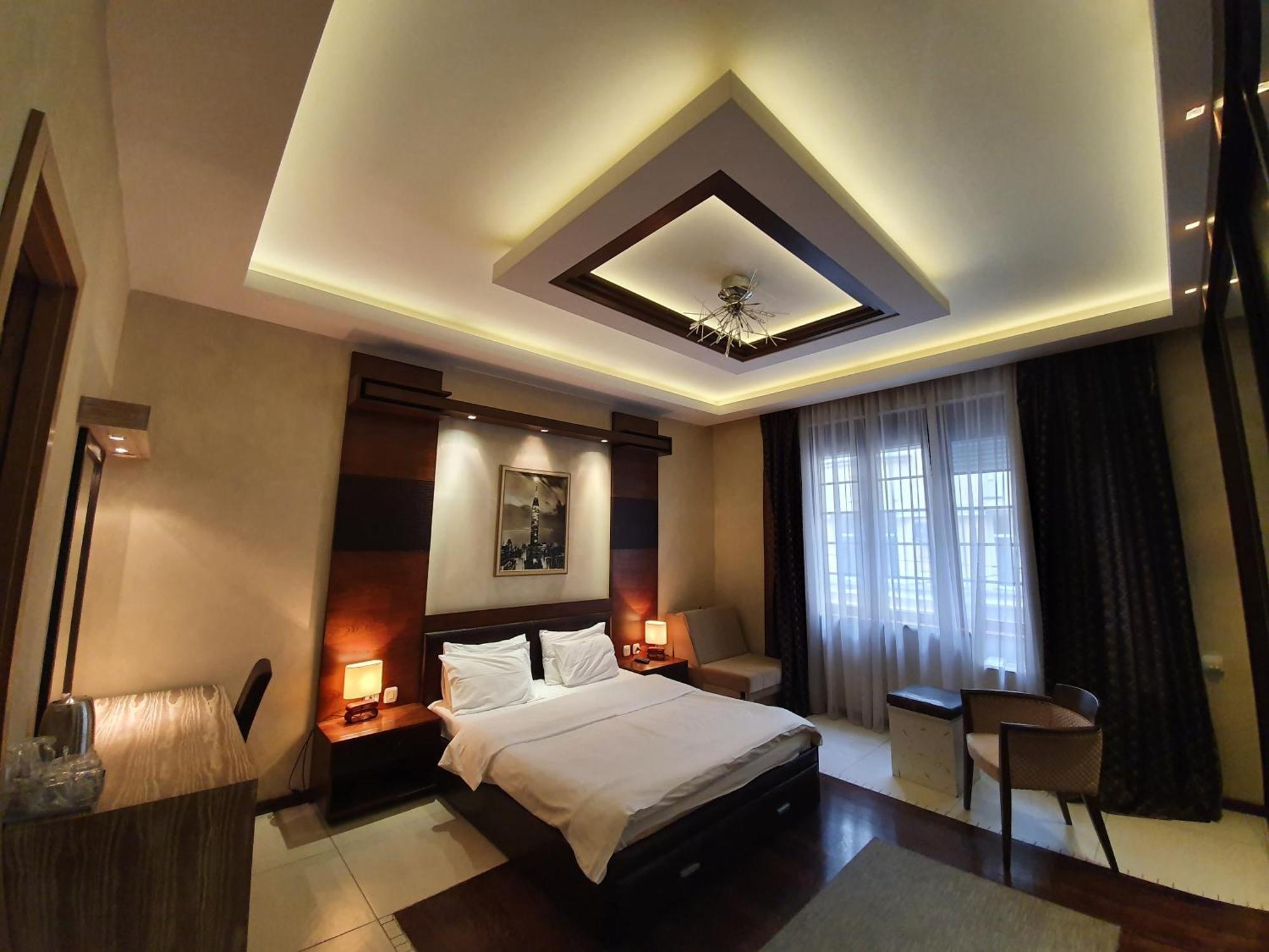 Privilege Suites By Central Park Belgrade Bilik gambar
