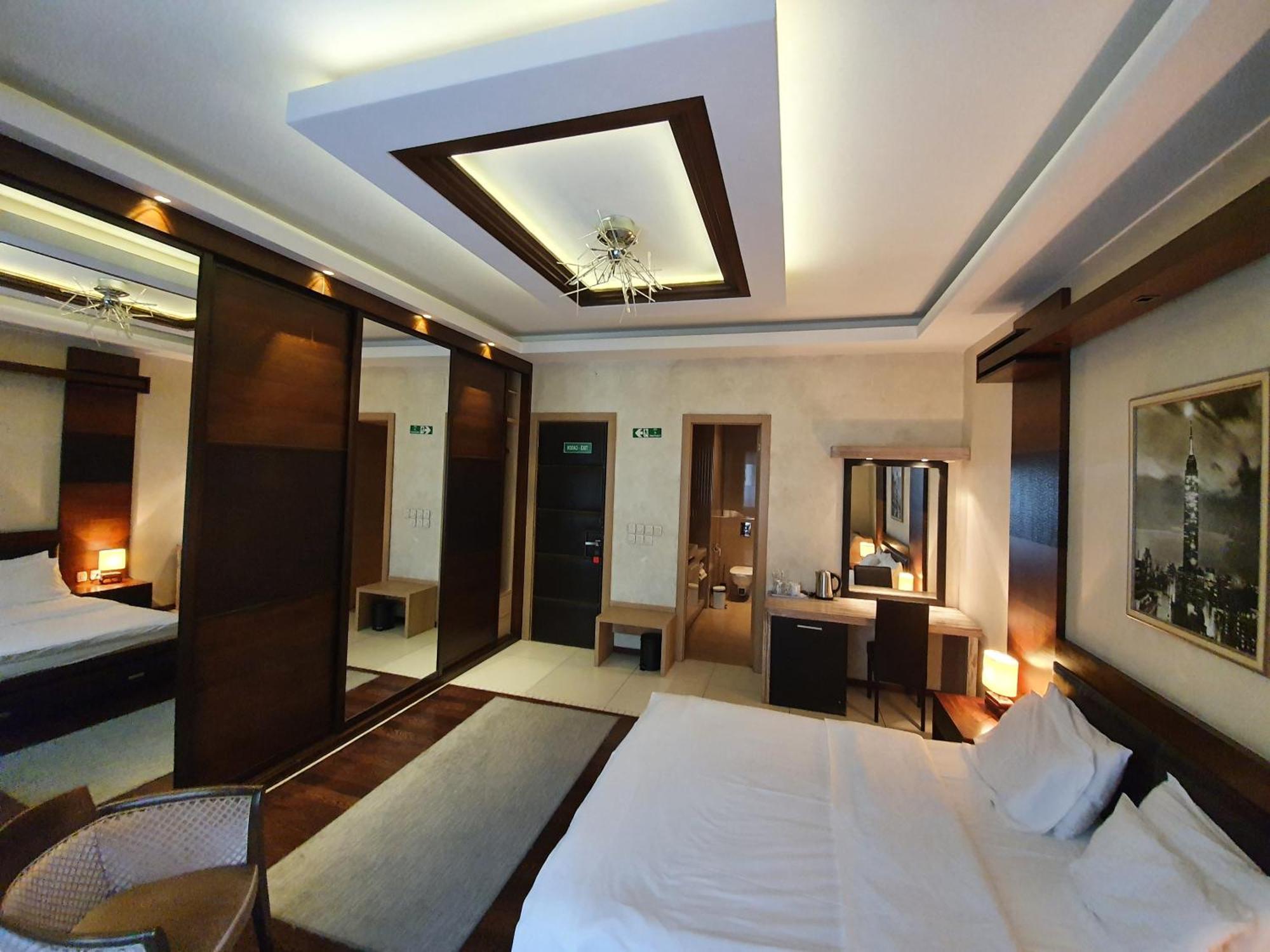 Privilege Suites By Central Park Belgrade Luaran gambar
