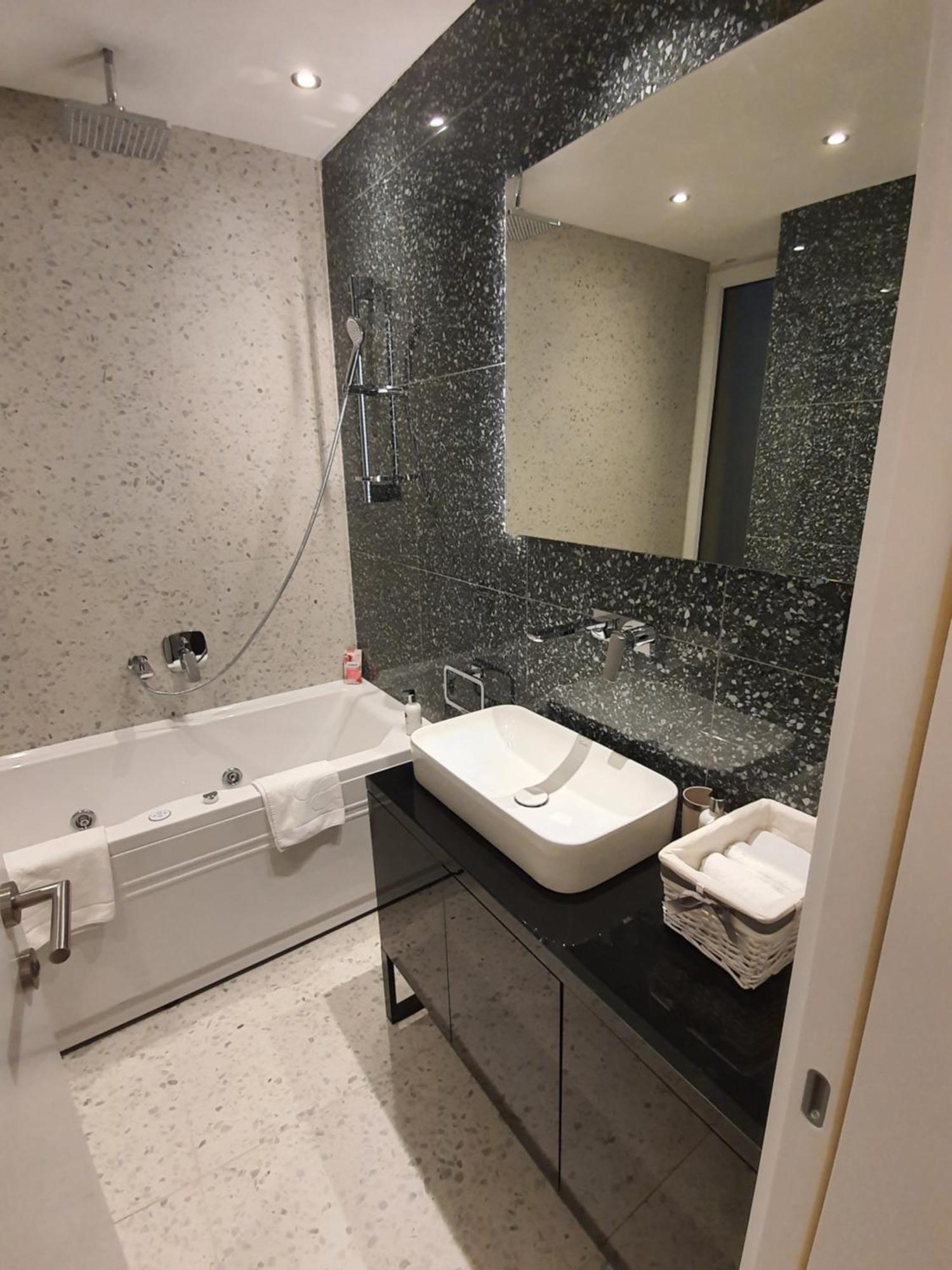 Privilege Suites By Central Park Belgrade Bilik gambar